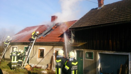 Wohnhausbrand in Dorf Rosenau